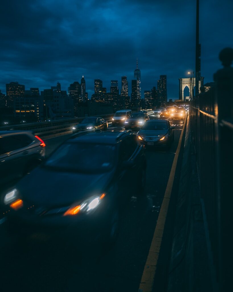 a city street filled with lots of traffic at night